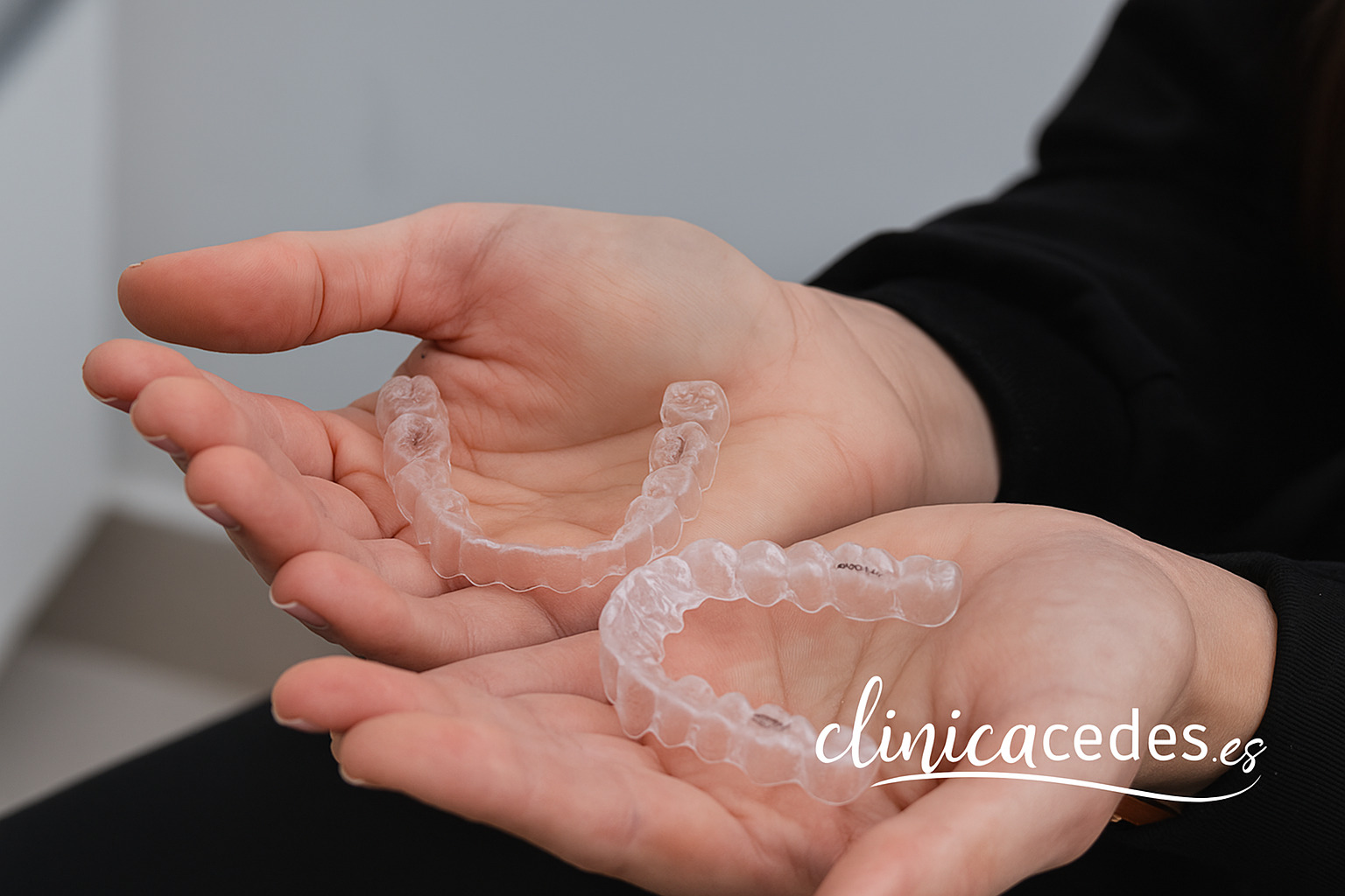 ortodoncia invisible con implantes