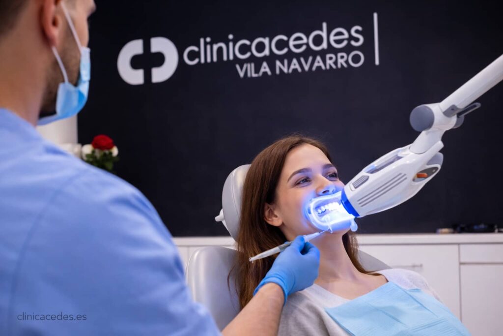 paciente atendida en clinica cedes para blanqueamiento dental